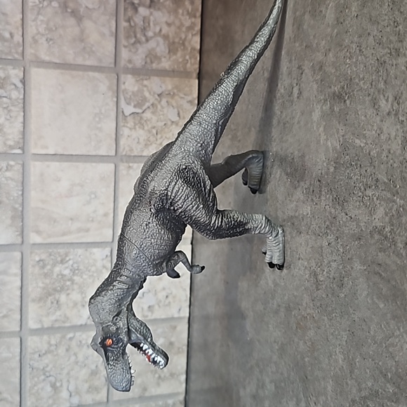 Vintage Velociraptor Dinosaur Toy Figure - Picture 2 of 8